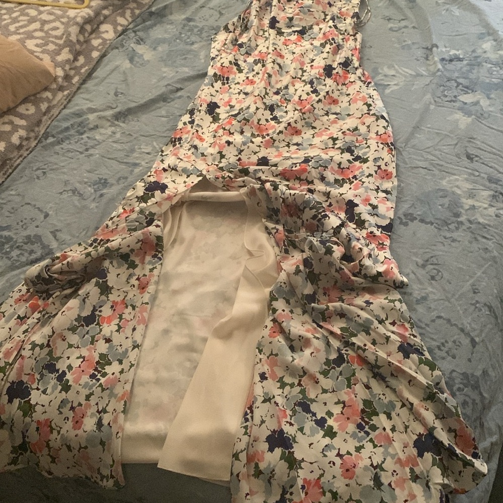 CINQ A SEPT
Silk Garden Bloom Julissa Gown Cinq a Sept color Multi/Floral Dress - Picture 8 of 16